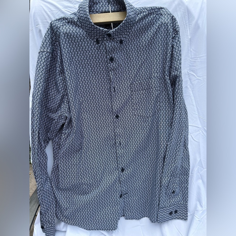 Express Men's Casual Navy and White Patterned Shirt